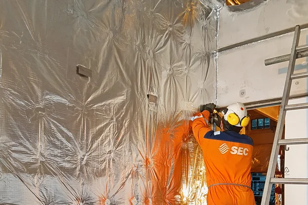 Insulation services on oil rig platform