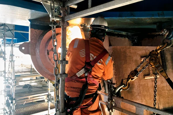 Welding services on oil rig platform